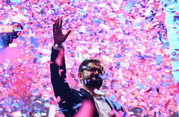 Новым президентом Чили стал кандидат от сил левого толка Габриэль Борич — 35-летний студенческий лидер и депутат без большого политического опыта и веса - Sputnik Кыргызстан