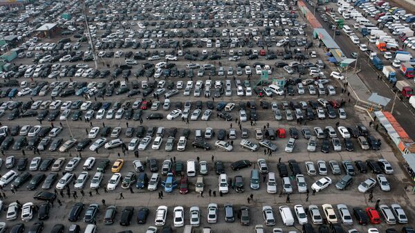 Автомобильный рынок РИОМ Авто в Военно-Антоновке - Sputnik Кыргызстан