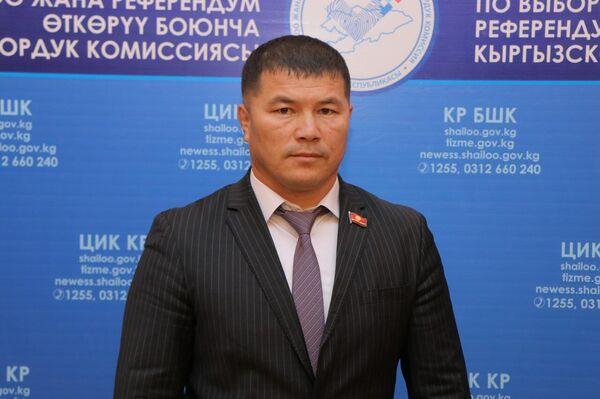 3-ноябрда депутат кызматын аркалаган Нурбек Исмаилов - Sputnik Кыргызстан