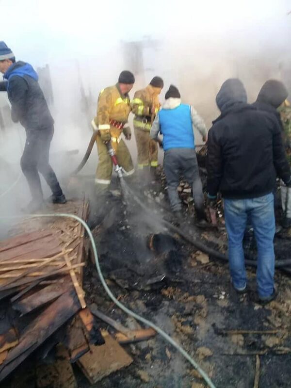 В пожаре в Иссык-Кульской области погибли три малолетних ребенка - Sputnik Кыргызстан