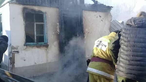 Пожар в частном доме в селе Каракол Ак-Сууйского района - Sputnik Кыргызстан