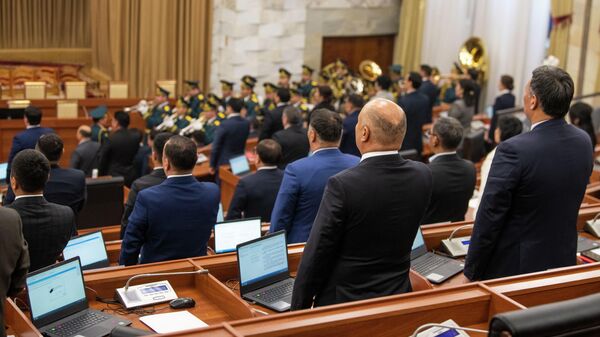 Жогорку Кеңештин VII чакырылышынын депутаттары жыйын учурунда - Sputnik Кыргызстан