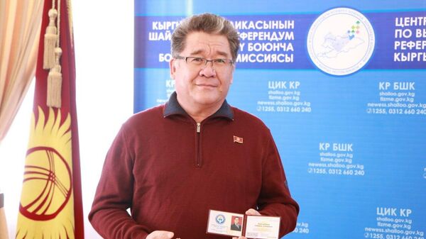 Вручение мандата депутата ЖК Акбокону Таштанбекову - Sputnik Кыргызстан