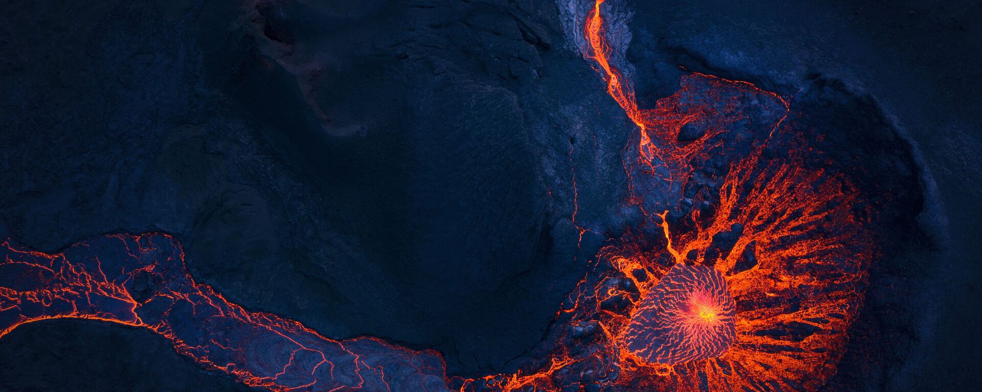 Извержение вулкана Фаградальсфьядль в Исландии - Sputnik Кыргызстан, 1920, 02.01.2022