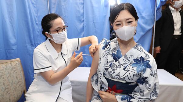 Вакцинация в Японии на фоне пандемии COVID-19 - Sputnik Кыргызстан
