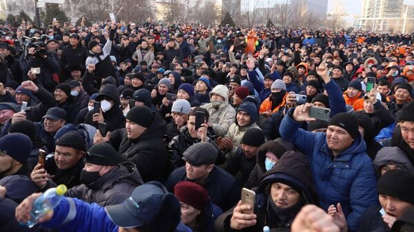 Протесты из-за резкого повышения цен на газ в Казахстане - Sputnik Кыргызстан