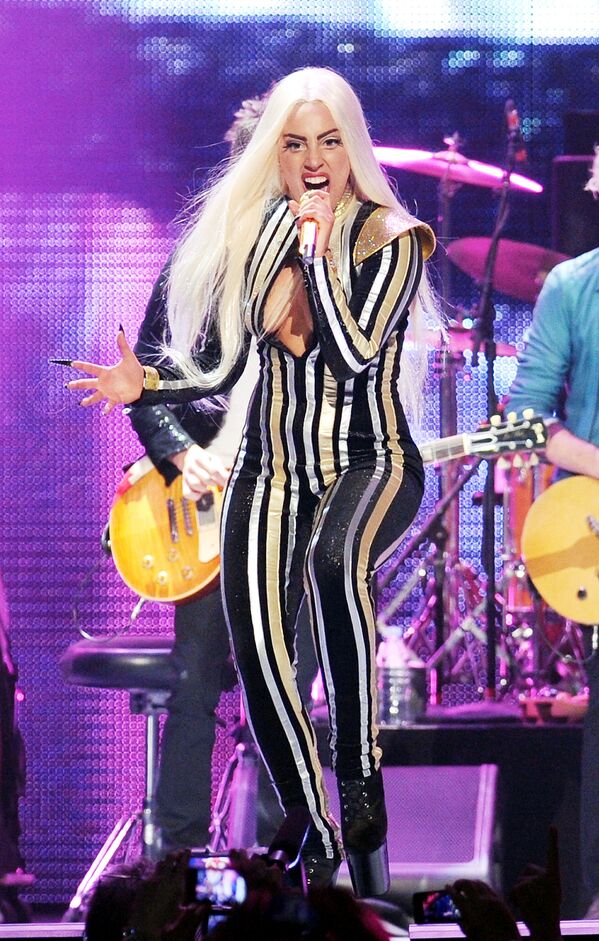 Певица Леди Гага во время выступления в Пруденциальном центре в Ньюарке (штат Нью-Джерси). Гага также является &quot;тигром&quot; — она родилась в 1986 году. - Sputnik Кыргызстан