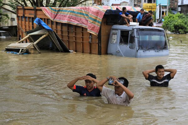 Последствия наводнения в результате сильных дождей в Лхоксуконе (Индонезия) - Sputnik Кыргызстан