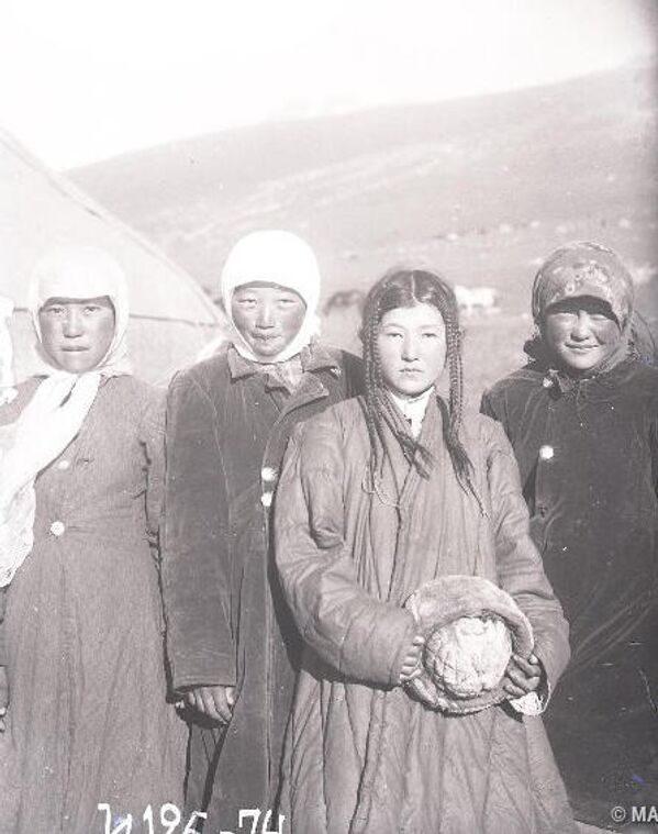 Кыргыздын сулуу кыз-келиндери, 1928-жыл - Sputnik Кыргызстан