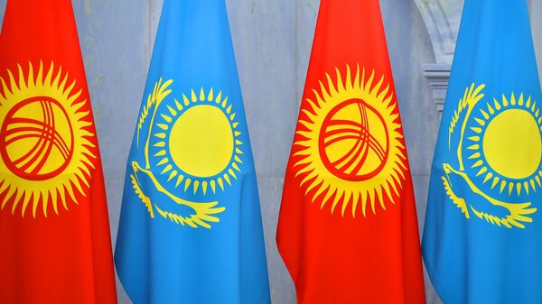 Кыргызстан жана Казакстан желектери - Sputnik Кыргызстан