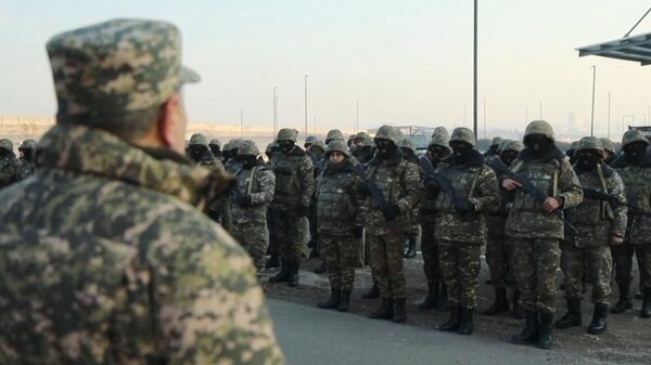 Военнослужащие ОДКБ перед отправкой в Казахстан - Sputnik Кыргызстан