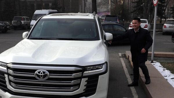 Авто за $118 тысяч — на чем ездят новые депутаты Жогорку Кенеша. Видео - Sputnik Кыргызстан