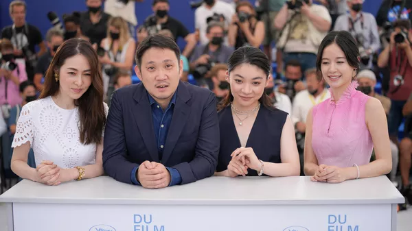 Фотоколл фильма Сядь за руль моей машины на Каннском кинофестивале Фотоколл фильма Сядь за руль моей машины на Каннском кинофестивале - Sputnik Кыргызстан