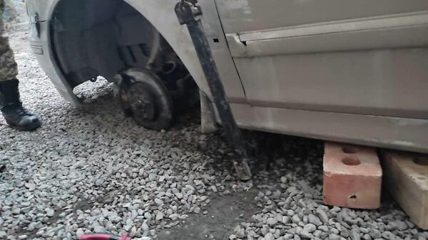 Машина придавила мужчину после поломки домкрата в Бишкеке - Sputnik Кыргызстан