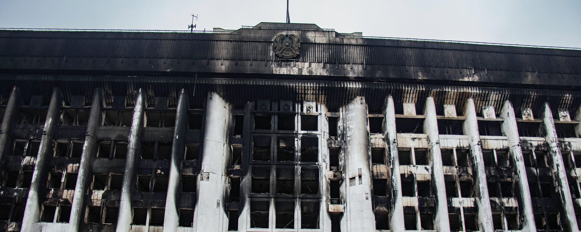 Пострадавшее от пожара здание Акимата - Sputnik Кыргызстан, 1920, 13.01.2022