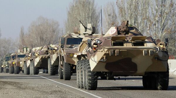 Кыргызская военная техника движется по дороге. Архивное фото - Sputnik Кыргызстан