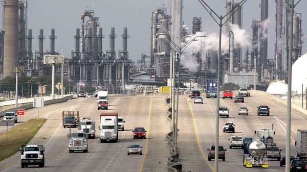 Нефтеперерабатывающий завод Shell Oil Company в Техасе - Sputnik Кыргызстан