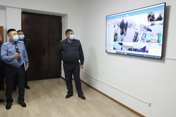 Руководству МВД продемонстрировали данные о местоположении сотрудников, качество голосовых переговоров, аудио- и видеозаписей - Sputnik Кыргызстан