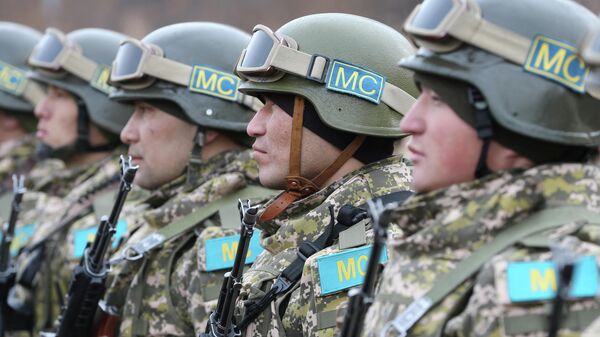 Миротворческие войска ОДКБ в Алматы - Sputnik Кыргызстан