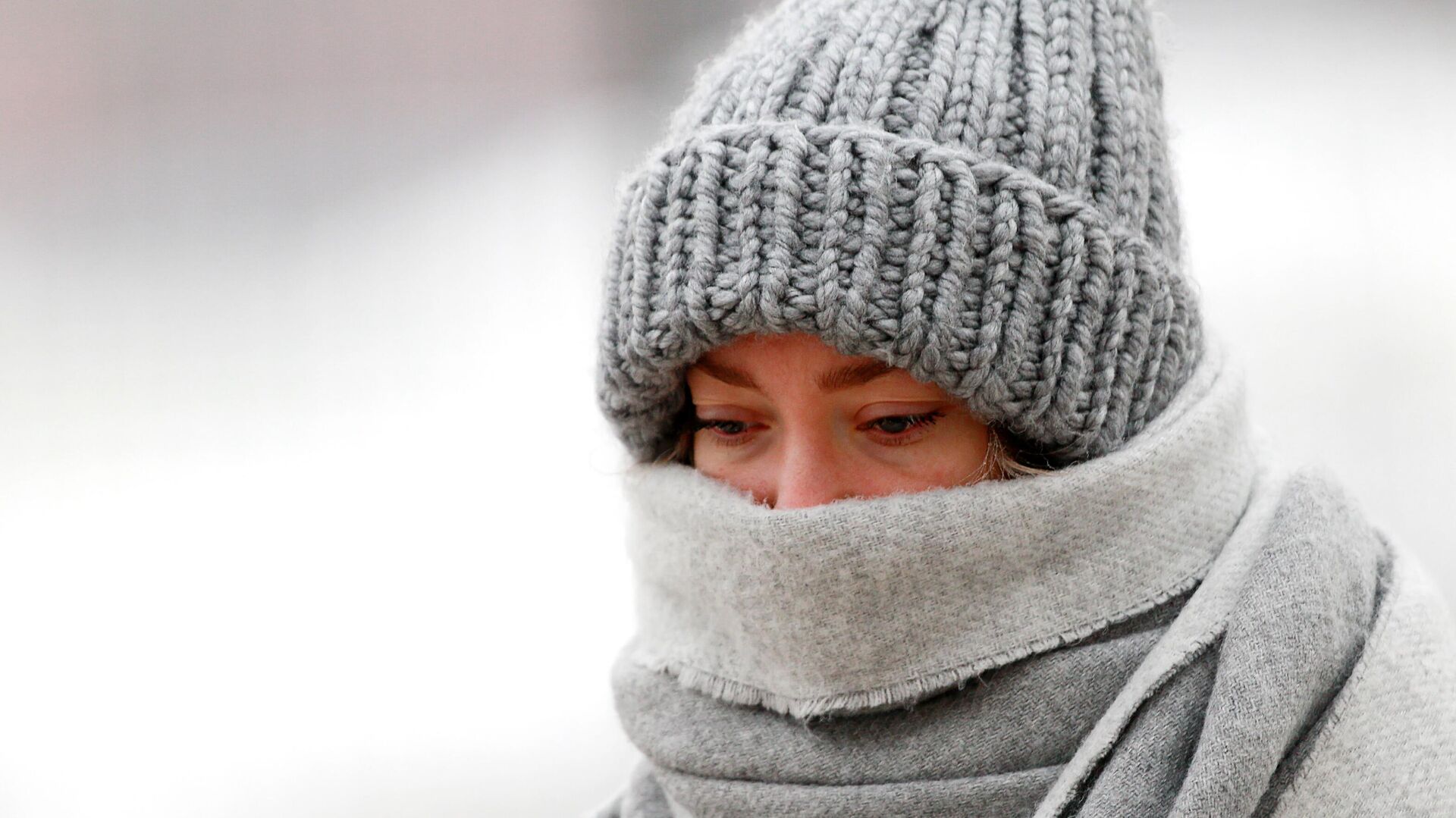 Почему постоянно мерзнет человек: научное объяснение и способы справиться с холодом