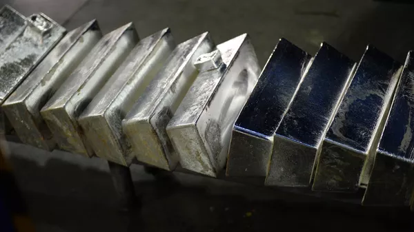 Слитки серебра на аффинажном заводе. Архивное фото  - Sputnik Кыргызстан