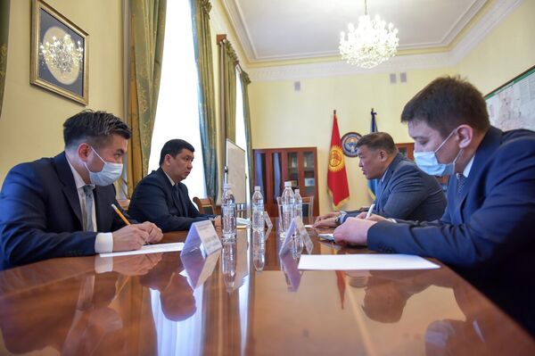 Как сообщила пресс-служба мэрии, мэр Бишкека Айбек Джунушалиев встретился с послом - Sputnik Кыргызстан