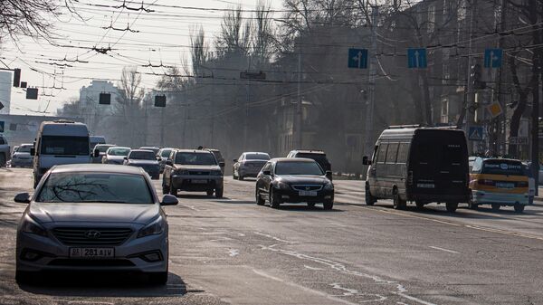 Автомобили в Бишкеке. Архивное фото - Sputnik Кыргызстан