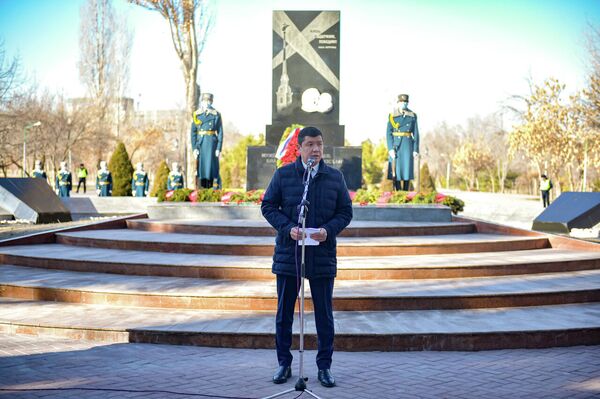 Мэр поздравил собравшихся со знаменательной датой - Sputnik Кыргызстан