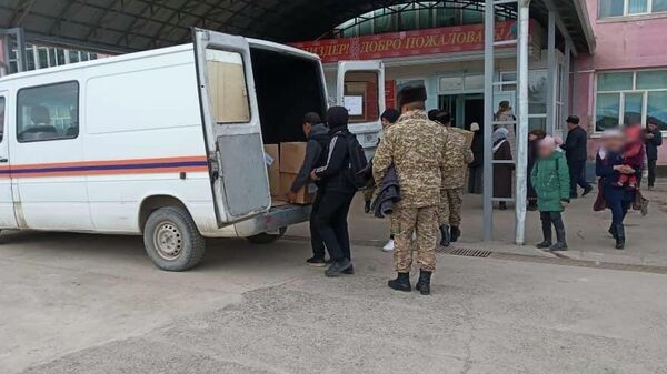 Возвращение домой эвакуированных жителей в Баткенской области - Sputnik Кыргызстан