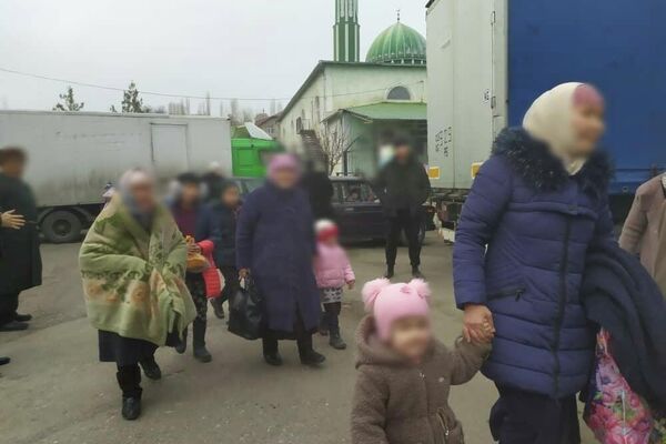 Обстановка на границе стабильная и эвакуированные жители возвращаются к себе домой - Sputnik Кыргызстан