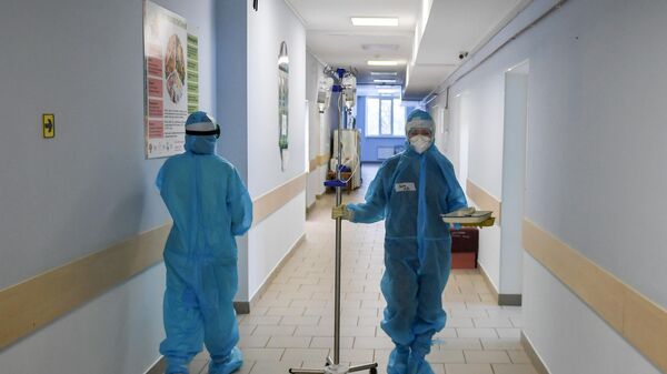 Медицинские работники в отделении больницы. Архивное фото - Sputnik Кыргызстан