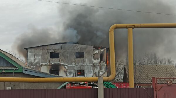 Крупный пожар на складе в Бишкеке - Sputnik Кыргызстан
