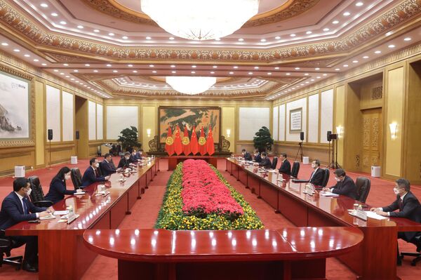 Президент Садыр Жапаров бүгүн Пекин шаарында Кытайдын төрагасы Си Цзиньпин менен жолугушту - Sputnik Кыргызстан