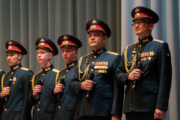 Ансамбль песни и пляски Центрального военного округа дал студентам Бишкекского хореографического училища мастер-класс в формате концерта - Sputnik Кыргызстан