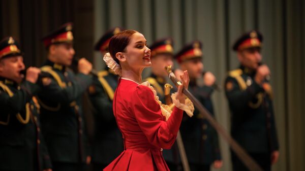 Мастер-класс в формате концерта ансамбля песни и пляски Центрального военного округа - Sputnik Кыргызстан