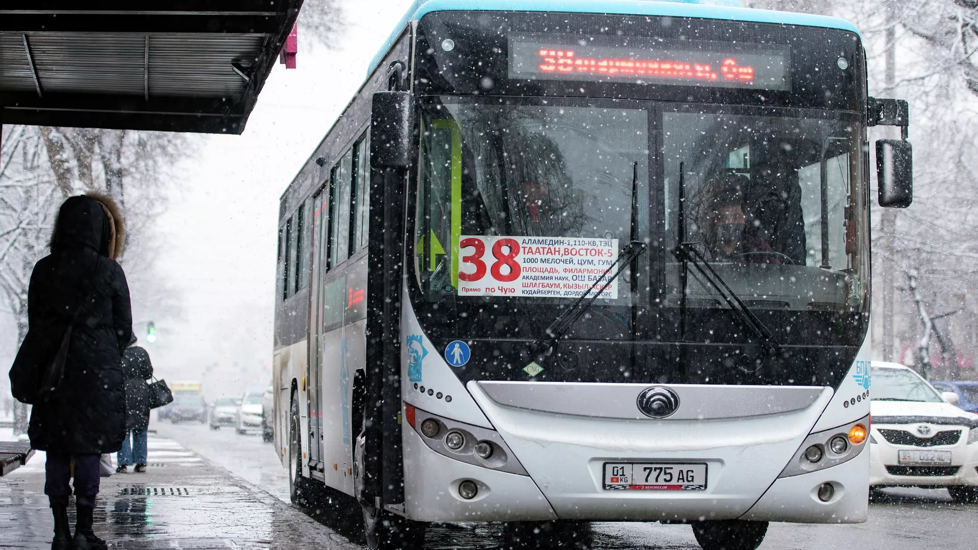 Бишкекте автобустун жол акысын 15 сомго көтөрүү сунушталды