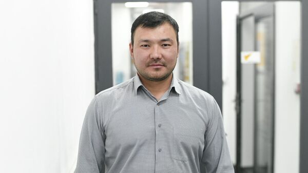 БУУнун Өнүктүрүү программасынын энергетика боюнча эксперти Уларбек Ниязалиев - Sputnik Кыргызстан