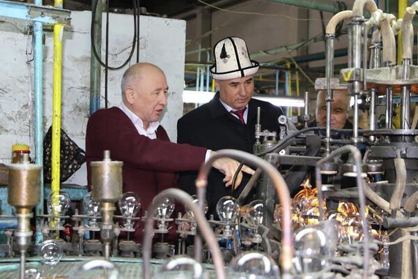 Полпред Абсаттар Сыргабаев посетил предприятие и ознакомился с его проблемами - Sputnik Кыргызстан