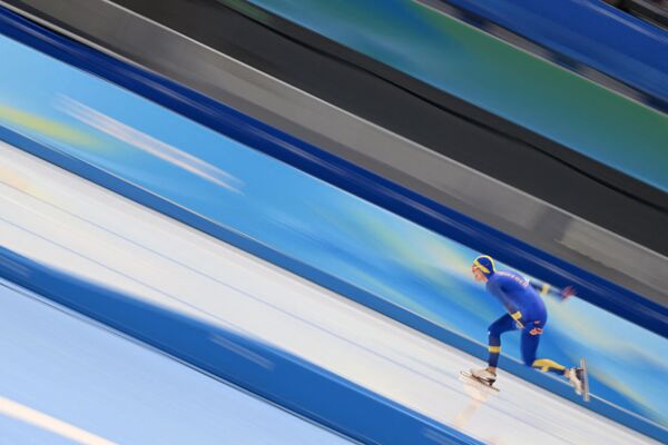 Конькобежец Нильс ван дер Пул из Швеции на дистанции 5 000 метров - Sputnik Кыргызстан