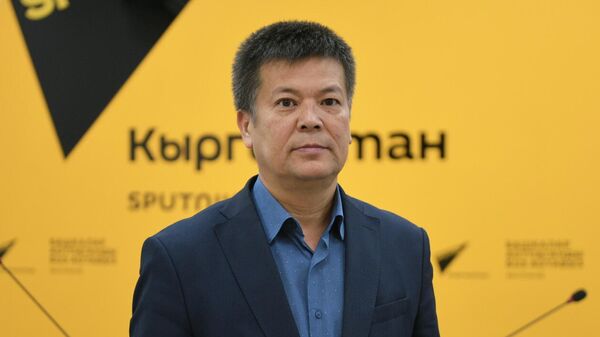 Заведующий отделом развития и мониторинга ЖКХ Госстроя Максат Амираев  - Sputnik Кыргызстан