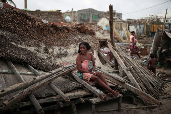 Последствия циклона &quot;Бацирай&quot; на Мадагаскаре. По меньшей мере 10 человек погибли и почти 50 тысяч остались без крова после того, как в субботу вечером на Мадагаскар обрушился уже второй за последние две недели мощный циклон. - Sputnik Кыргызстан