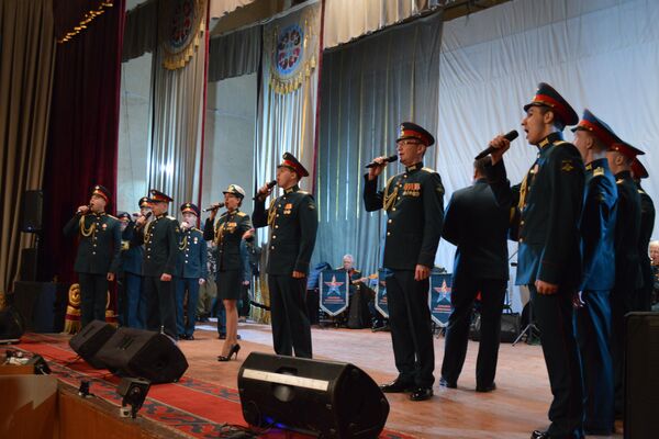 Гастрольный тур Ансамбля песни и пляски Центрального военного округа в Кыргызстане - Sputnik Кыргызстан
