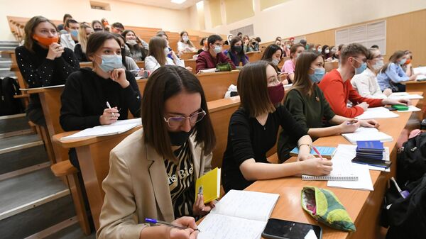 Студенттер лекция учурунда. Архив - Sputnik Кыргызстан