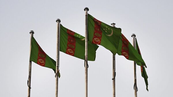 Государственные флаги Туркменистана в Ашхабаде. Архивное фото - Sputnik Кыргызстан