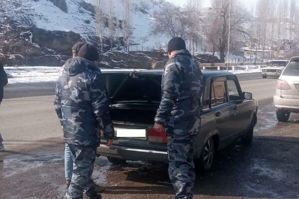 Во время рейда милиция планирует выявить и разоблачить преступные группы, специализирующиеся на кражах, а также тех, кто скупает краденое имущество - Sputnik Кыргызстан