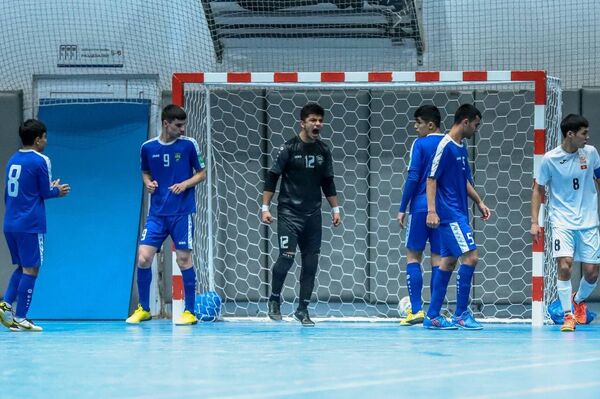 В Бишкеке проходит международный турнир по футзалу CAFA Futsal Championship, в котором участвуют молодежные сборные (U-19) стран Центральной Азии, Ирана и Афганистана - Sputnik Кыргызстан