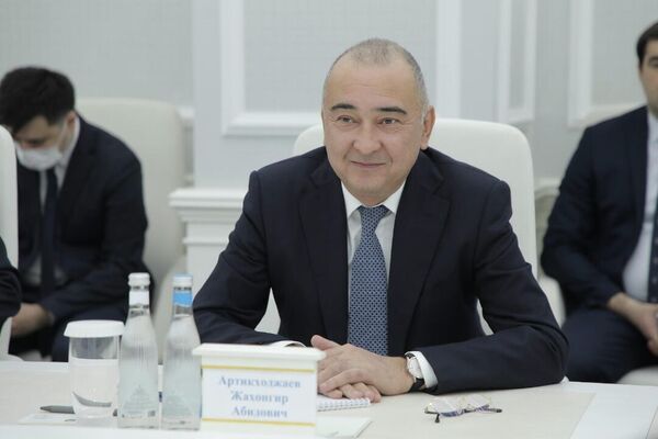 Также они отметили необходимость укрепления отношений между двумя столицами - Sputnik Кыргызстан
