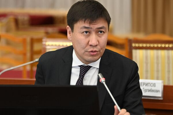 Министр образования и науки Алмазбек Бейшеналиев - Sputnik Кыргызстан