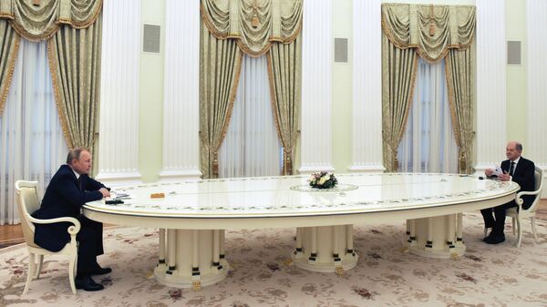 Германия канцлери Олаф Шольц РФ лидери Владимир Путин менен сүйлөшүүдө. Архивдик сүрөт - Sputnik Кыргызстан