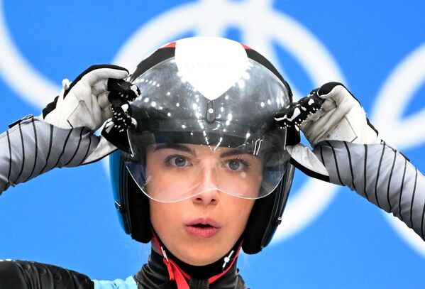 Ханна Прок (Австрия) на старте третьего заезда соревнований по санному спорту среди женщин на одноместных санях  - Sputnik Кыргызстан